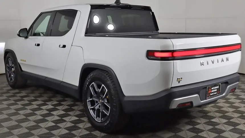 2022 Rivian R1T 7FCTGAAL8NN000890