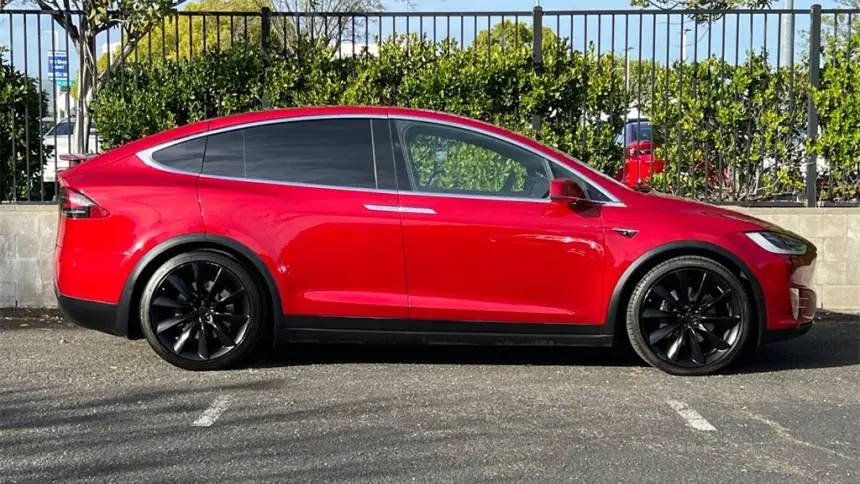 2018 Tesla Model X 5YJXCDE29JF100270