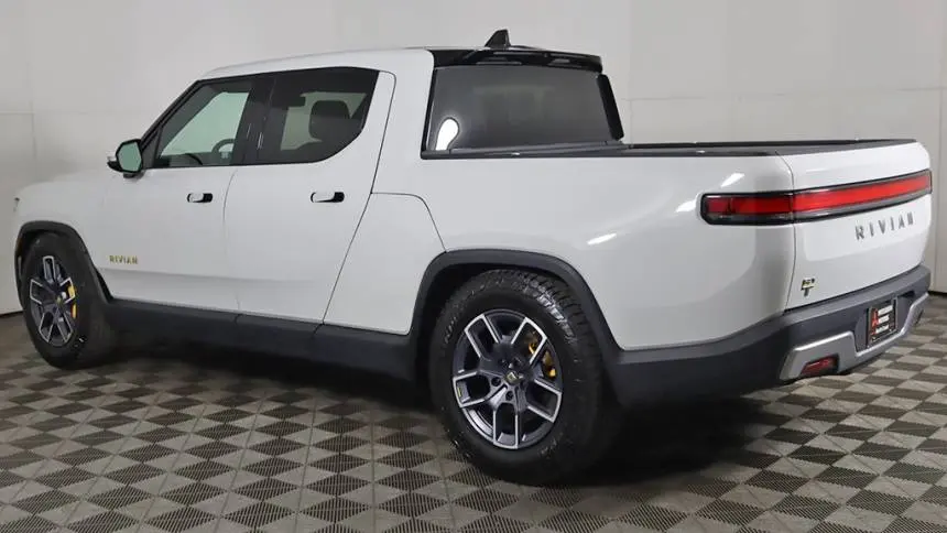 2022 Rivian R1T 7FCTGAAL8NN000890