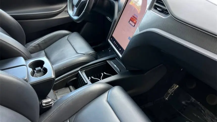 2018 Tesla Model X 5YJXCDE29JF100270