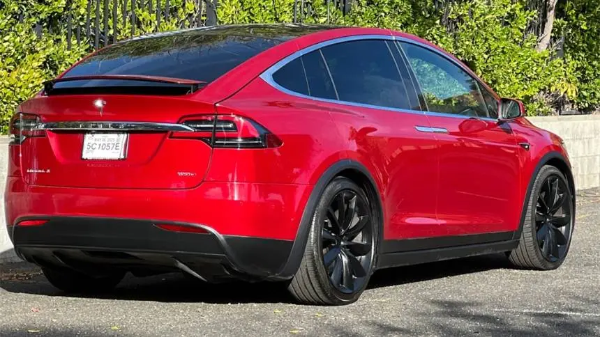 2018 Tesla Model X 5YJXCDE29JF100270
