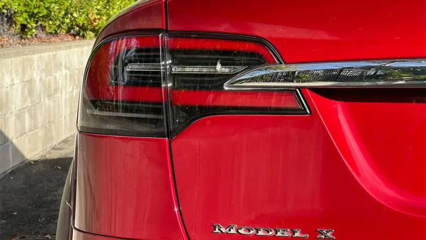 2018 Tesla Model X 5YJXCDE29JF100270