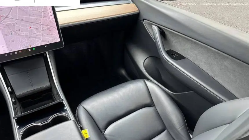 2021 Tesla Model Y 5YJYGDEE2MF072268