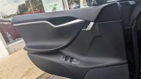 2017 Tesla Model S 5YJSA1E11HF196606