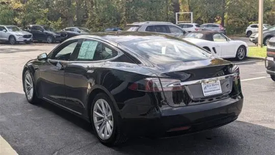 2017 Tesla Model S 5YJSA1E11HF196606