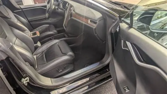 2017 Tesla Model S 5YJSA1E11HF196606
