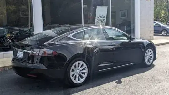 2017 Tesla Model S - Images - 5