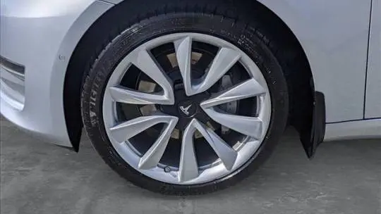 2018 Tesla Model 3 5YJ3E1EA0JF009726
