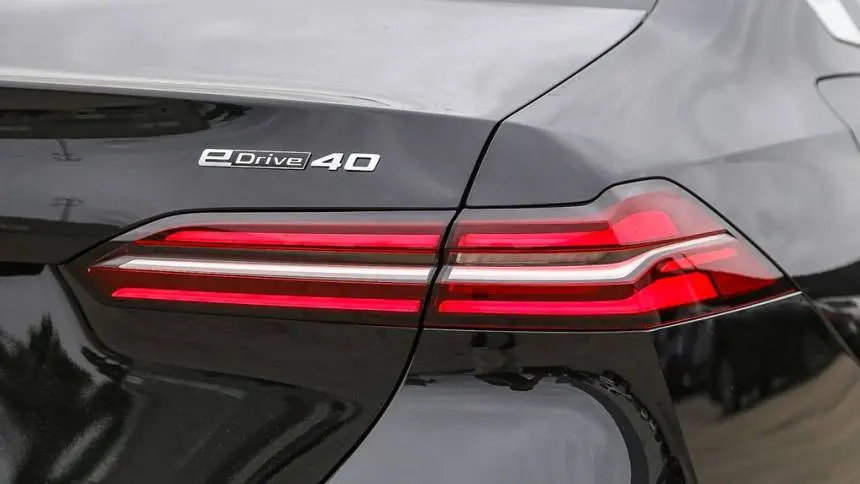 2025 BMW i5 WBY33FK04SCU77504