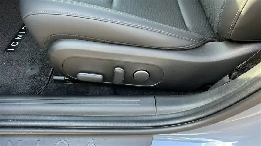 2025 Hyundai IONIQ 6 KMHM34AA1SA098052