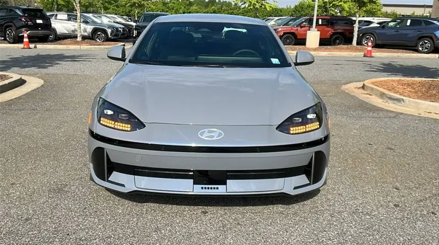 2025 Hyundai IONIQ 6 KMHM34AA1SA098052