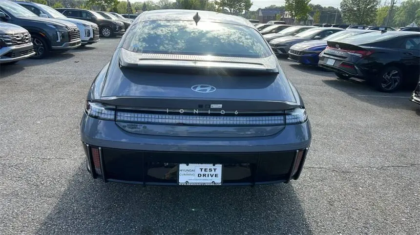 2025 Hyundai IONIQ 6 KMHM34AA1SA098052