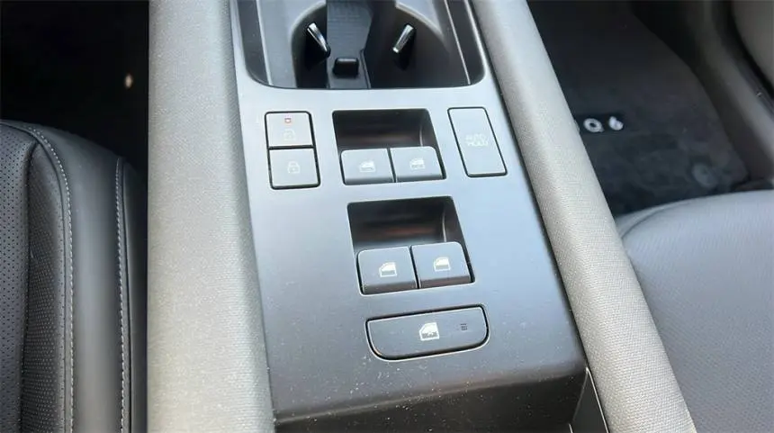 2025 Hyundai IONIQ 6 KMHM34AA1SA098052