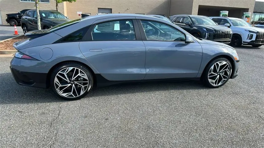 2025 Hyundai IONIQ 6 KMHM34AA1SA098052