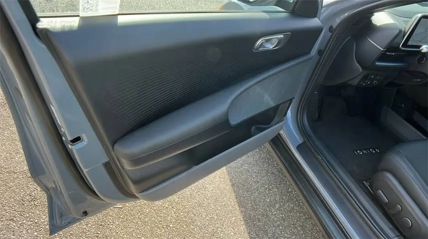 2025 Hyundai IONIQ 6 KMHM34AA1SA098052