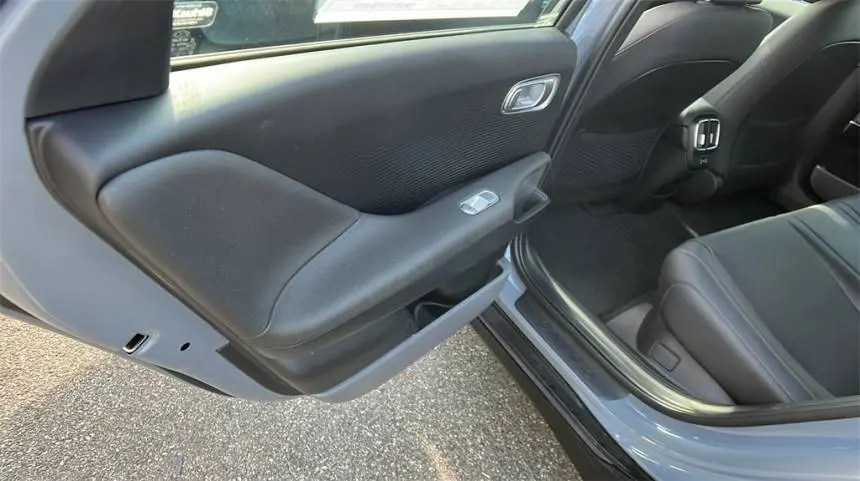 2025 Hyundai IONIQ 6 KMHM34AA1SA098052