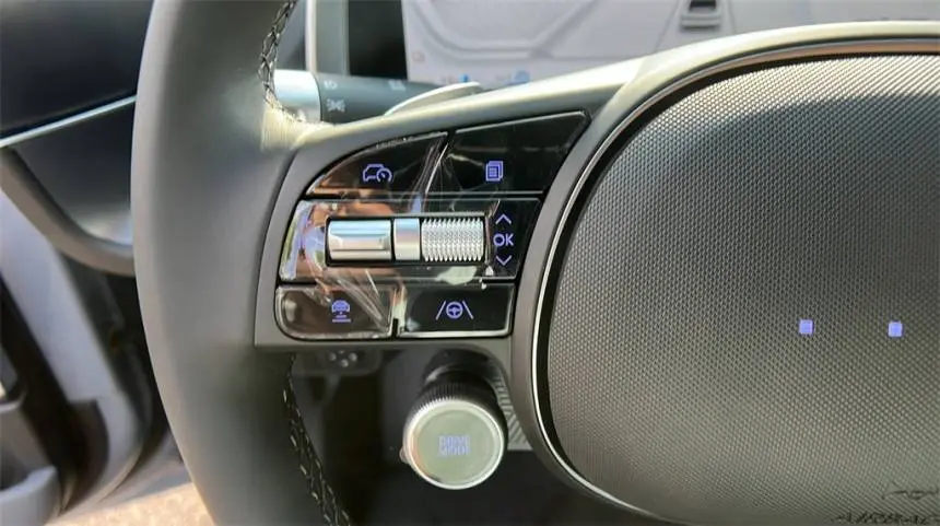 2025 Hyundai IONIQ 6 KMHM34AA1SA098052
