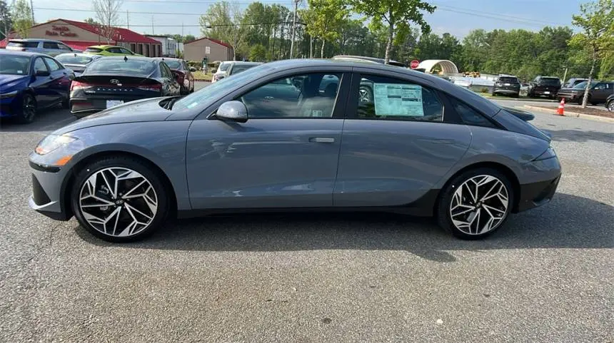 2025 Hyundai IONIQ 6 KMHM34AA1SA098052