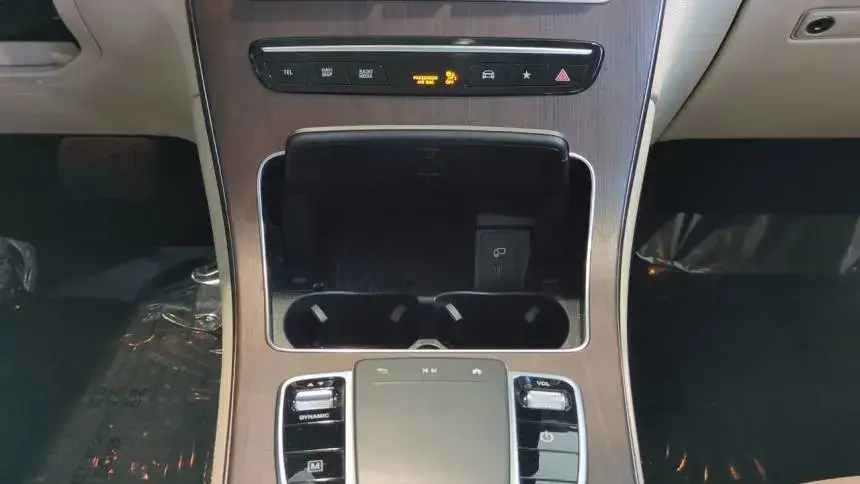 2020 Mercedes GLC 350e 4MATIC - Images - 19