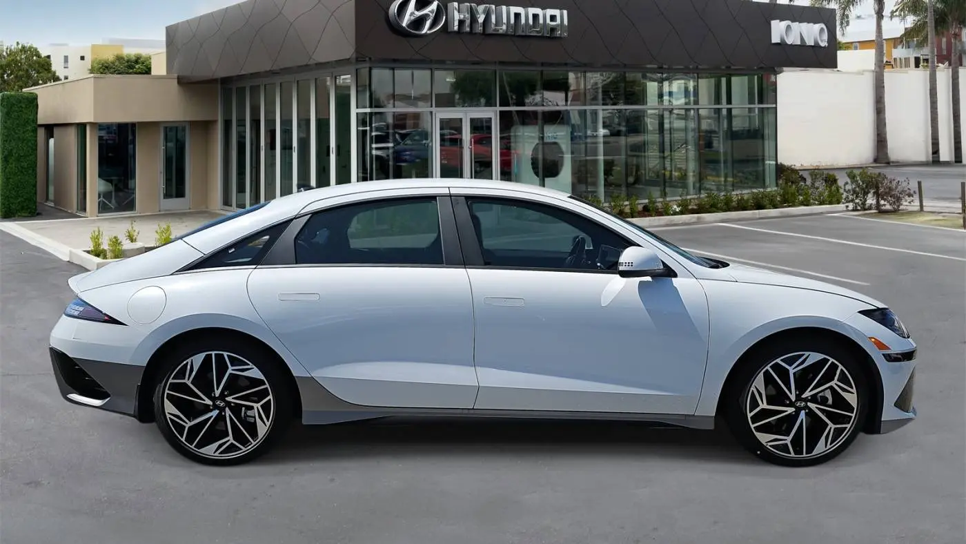 2025 Hyundai IONIQ 6 KMHM34AA6SA085930