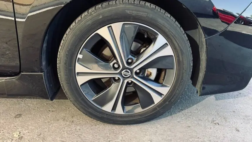 2021 Nissan LEAF 1N4AZ1CV3MC555266