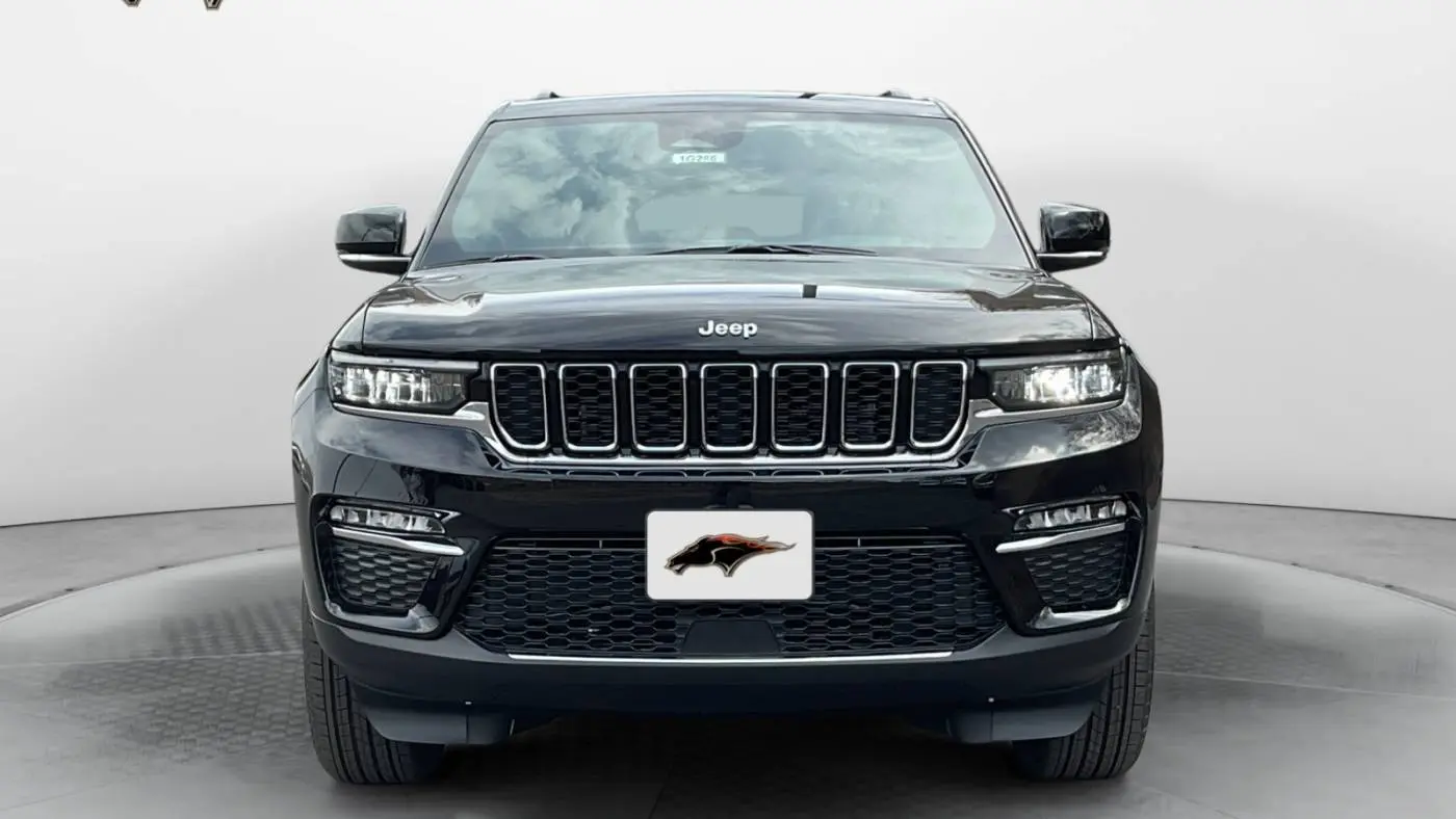 2025 Jeep Grand Cherokee 1C4RJYB61S8690589