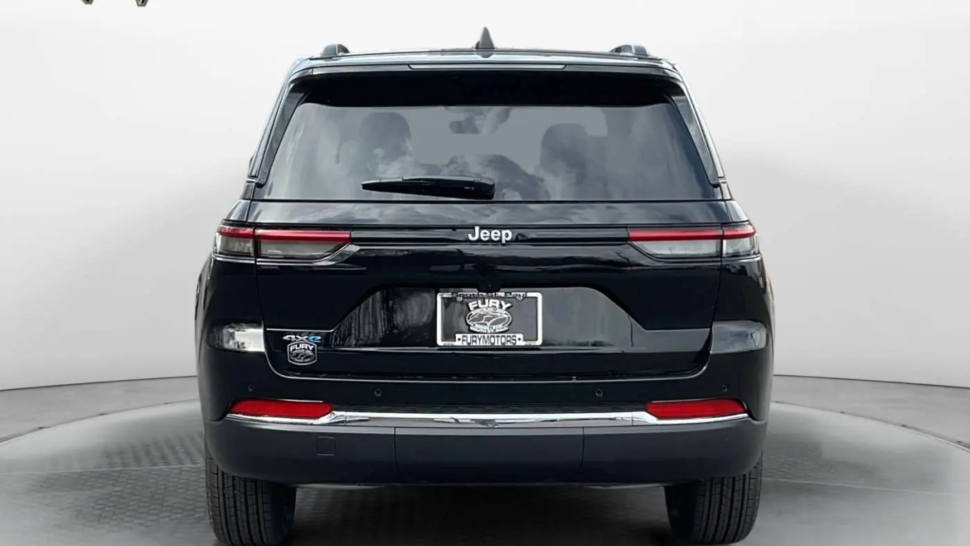 2025 Jeep Grand Cherokee 1C4RJYB61S8690589