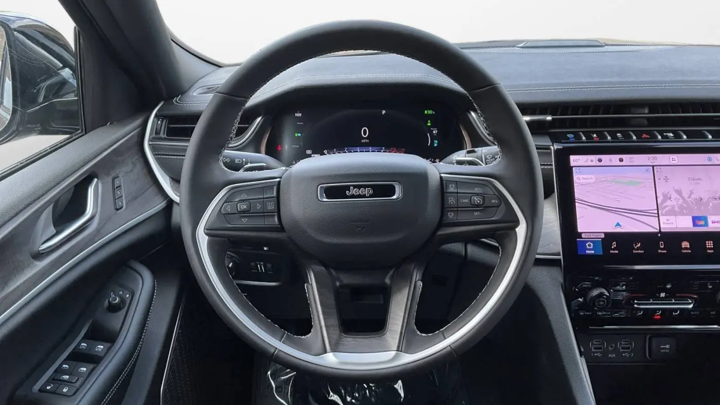 2025 Jeep Grand Cherokee 1C4RJYB61S8690589