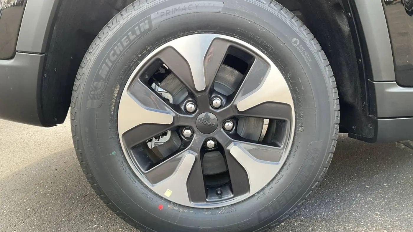 2025 Jeep Grand Cherokee 1C4RJYB61S8690589