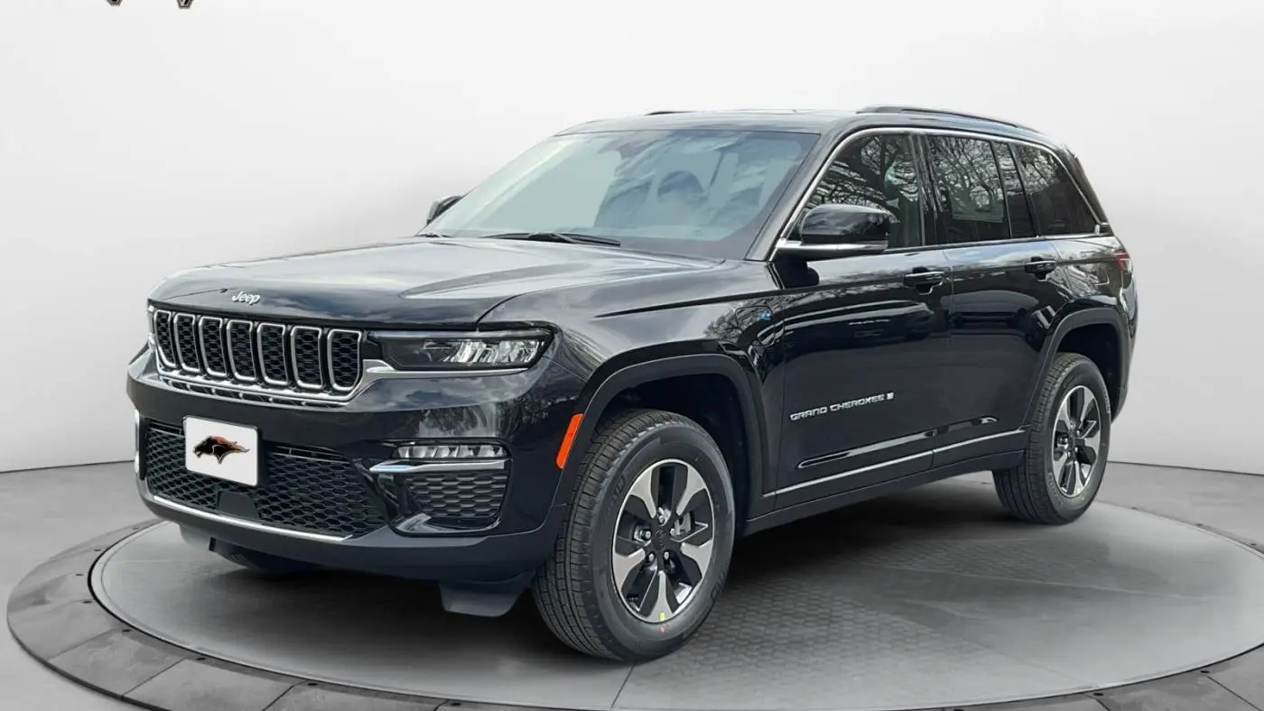 2025 Jeep Grand Cherokee 1C4RJYB61S8690589
