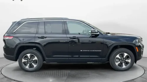 2025 Jeep Grand Cherokee 1C4RJYB61S8690589
