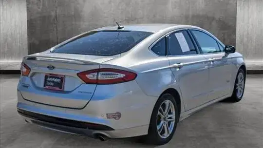 2016 Ford Fusion Energi - Images - 6