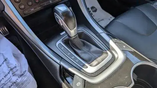 2016 Ford Fusion Energi - Images - 12