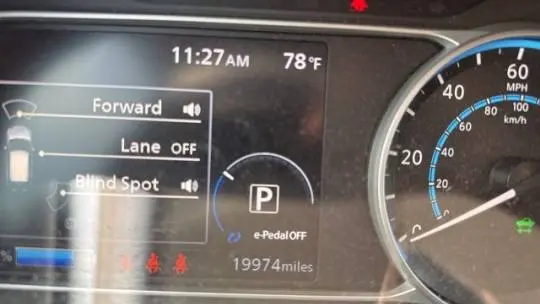2022 Nissan LEAF 1N4AZ1CV4NC555973