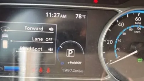 2022 Nissan LEAF 1N4AZ1CV4NC555973