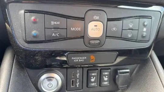 2022 Nissan LEAF 1N4AZ1CV4NC555973