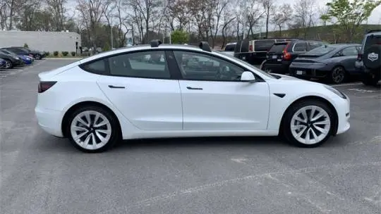 2022 Tesla Model 3 5YJ3E1EB6NF271636