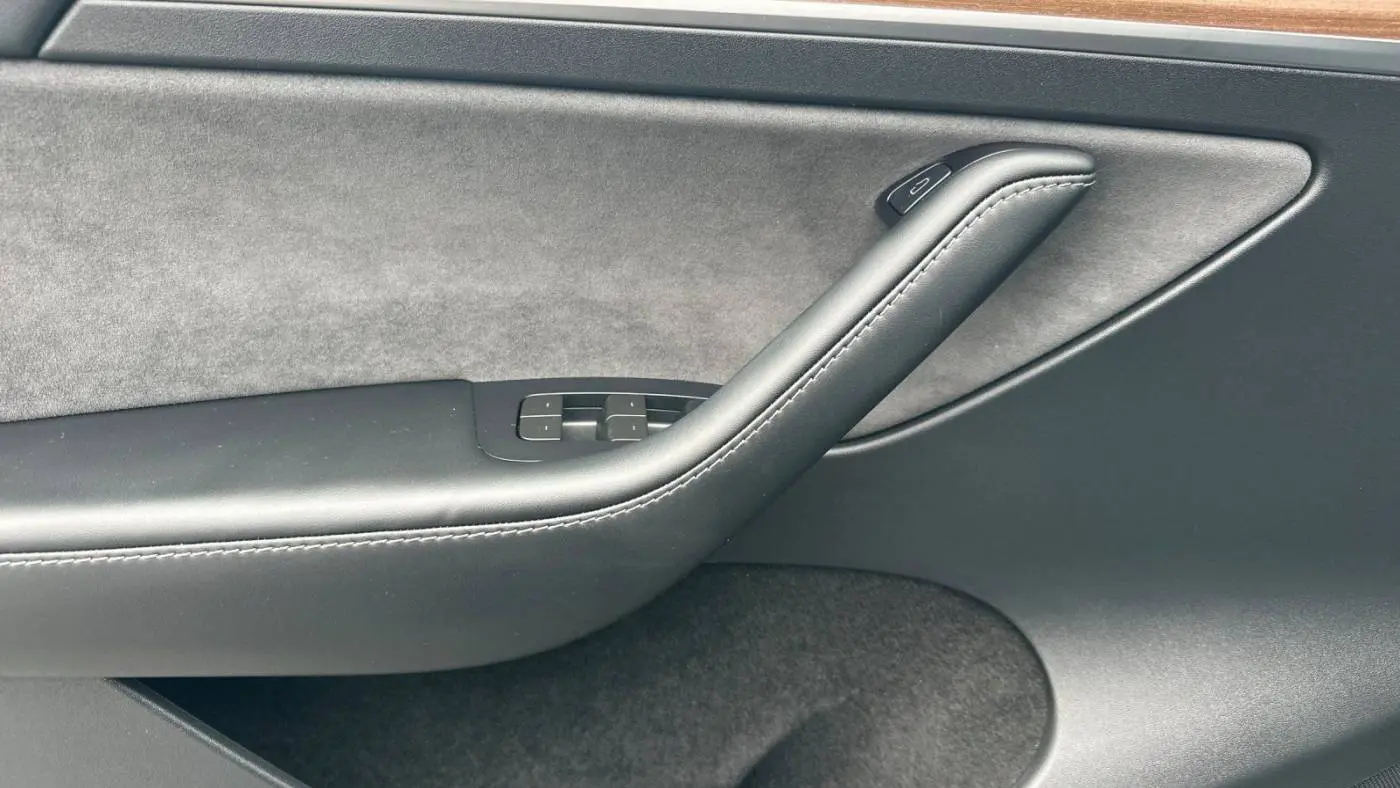 2024 Tesla Model Y 7SAYGDED3RF028944