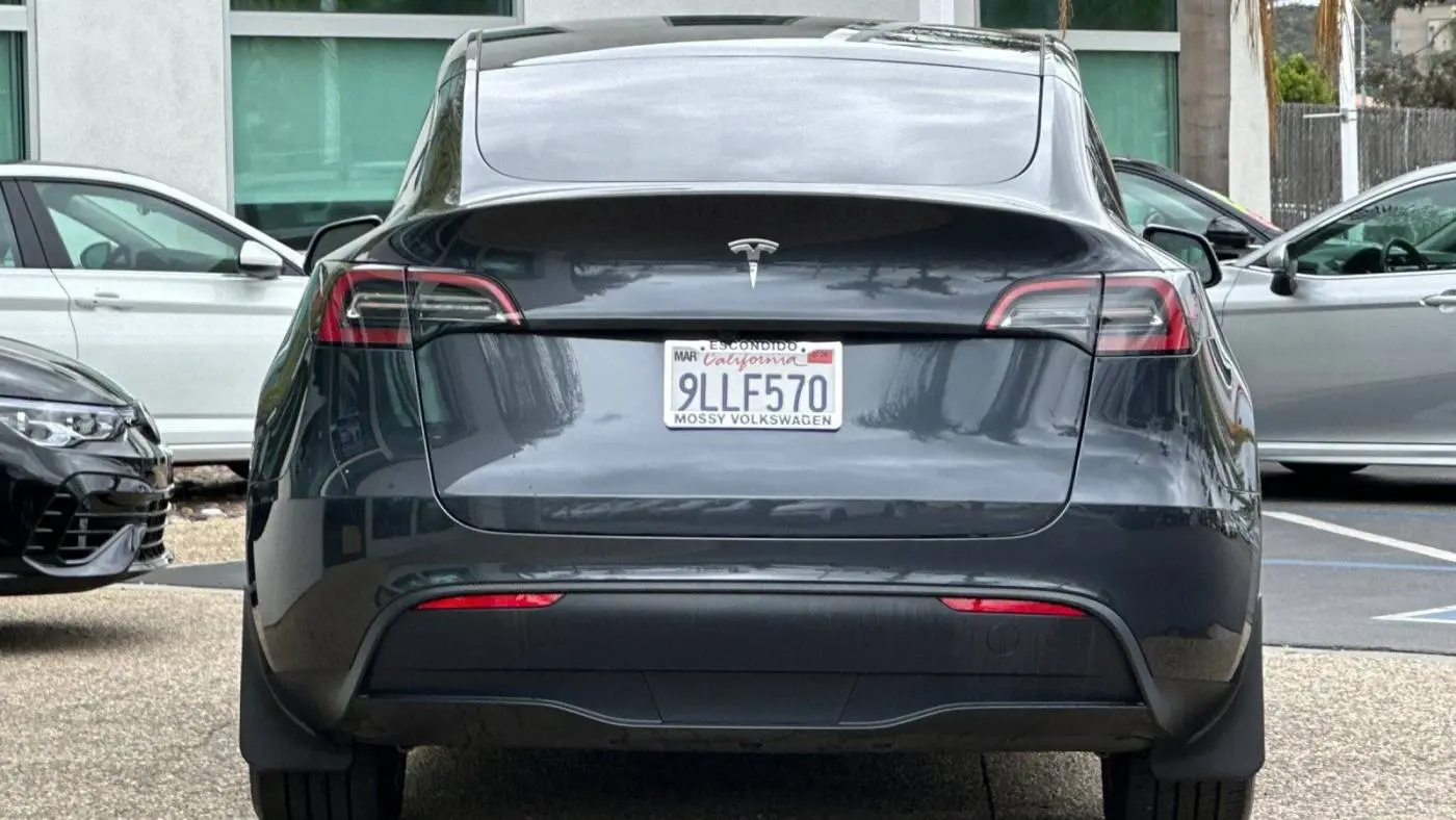 2024 Tesla Model Y 7SAYGDED3RF028944
