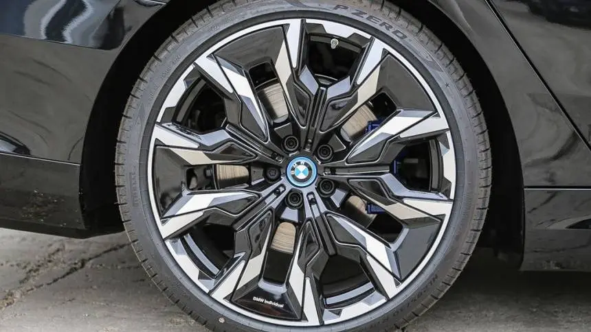 2025 BMW i5 WBY33FK08SCU73097
