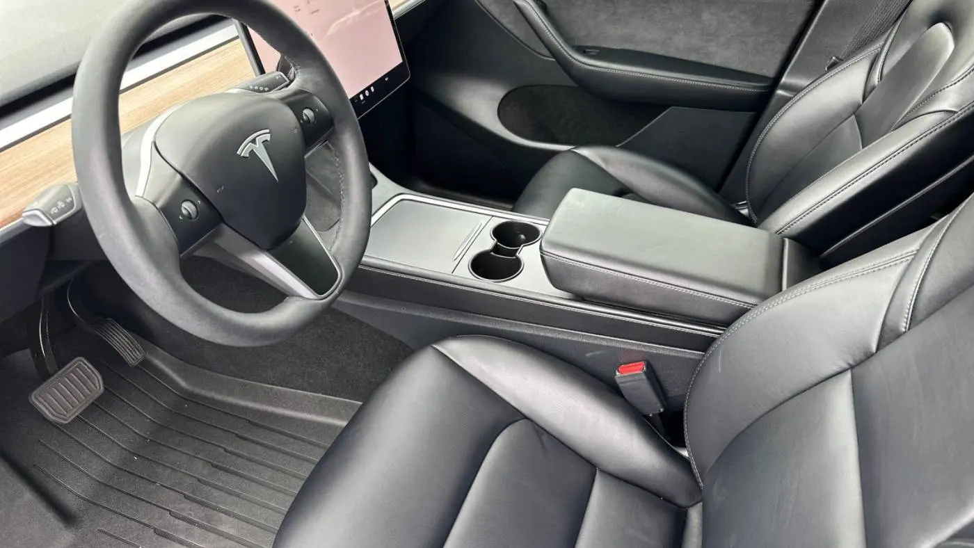 2024 Tesla Model Y 7SAYGDED3RF028944