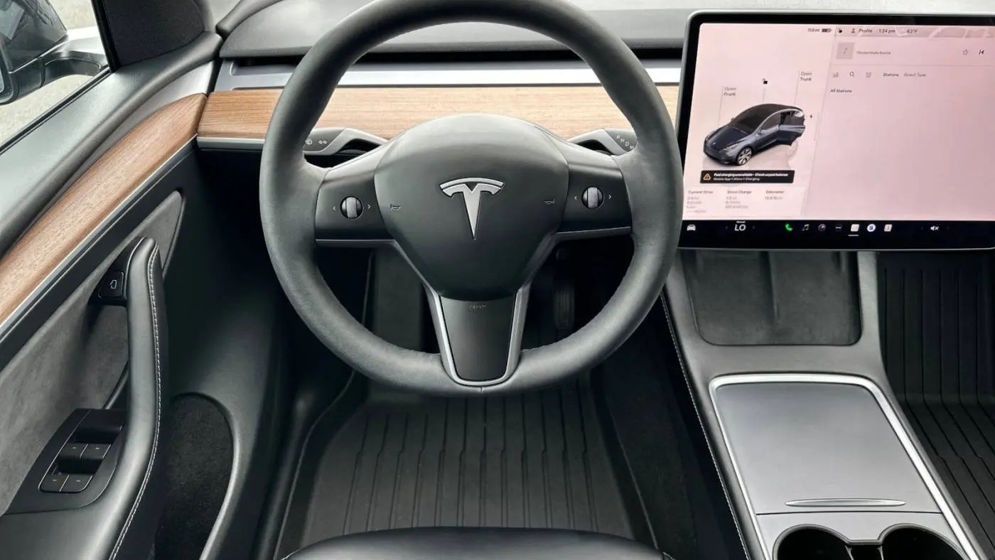 2024 Tesla Model Y 7SAYGDED3RF028944