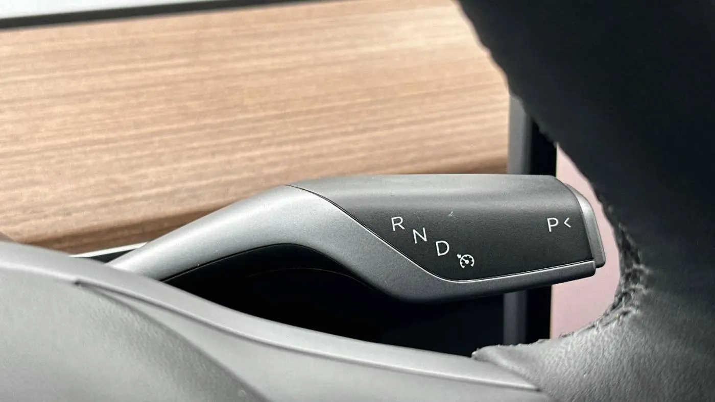 2024 Tesla Model Y 7SAYGDED3RF028944