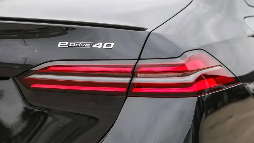 2025 BMW i5 WBY33FK08SCU73097