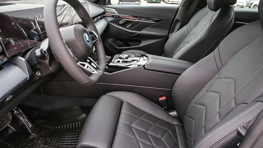 2025 BMW i5 WBY33FK08SCU73097