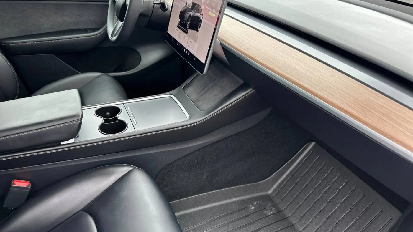2024 Tesla Model Y 7SAYGDED3RF028944