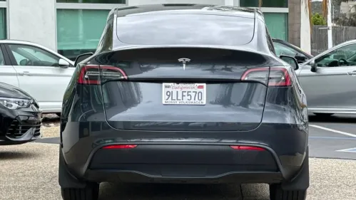2024 Tesla Model Y 7SAYGDED3RF028944