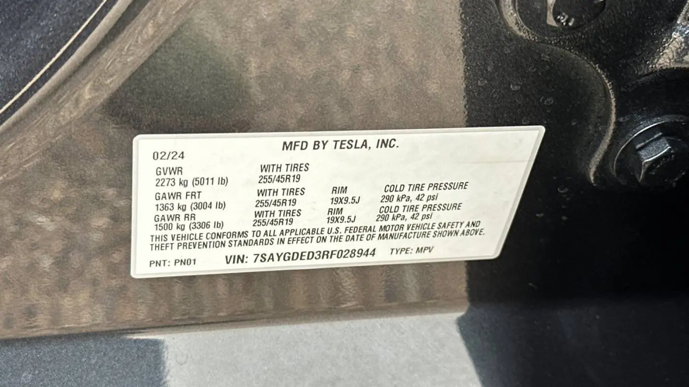 2024 Tesla Model Y 7SAYGDED3RF028944