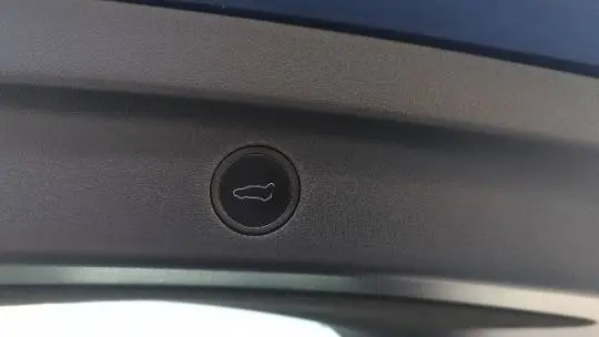 2024 Tesla Model Y 7SAYGDEF7RF063150