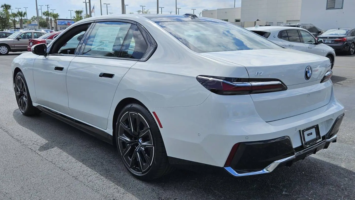 2025 BMW i7 WBY43EJ02SCU62600